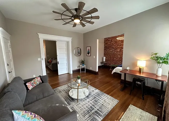 Big Brick 2 Bedroom In Victorian Village Apartment Columbus