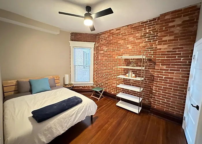 Big Brick 2 Bedroom In Victorian Village * Columbus